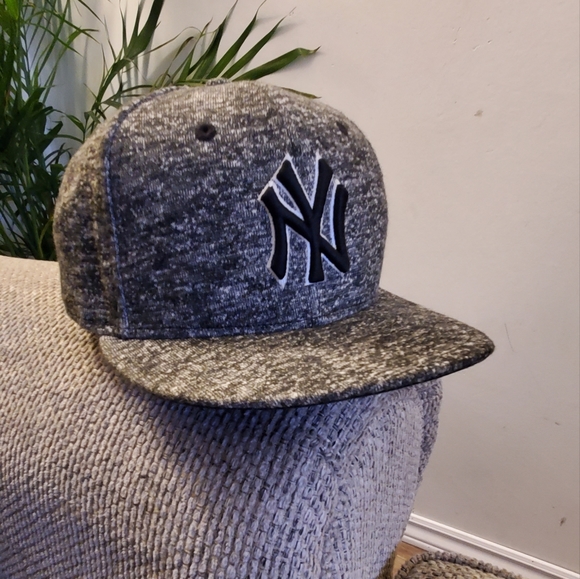 "SOLD"  Yankees fitted hat 7 1/2 euc - Picture 1 of 4